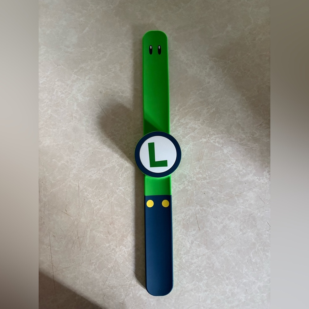 Mario Limited Super Nintendo World Luigi Power Up Band Amiibo Switch